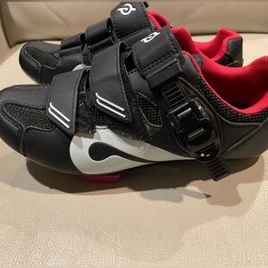 Size 38 Peloton shoes with clips. Excellent used condition